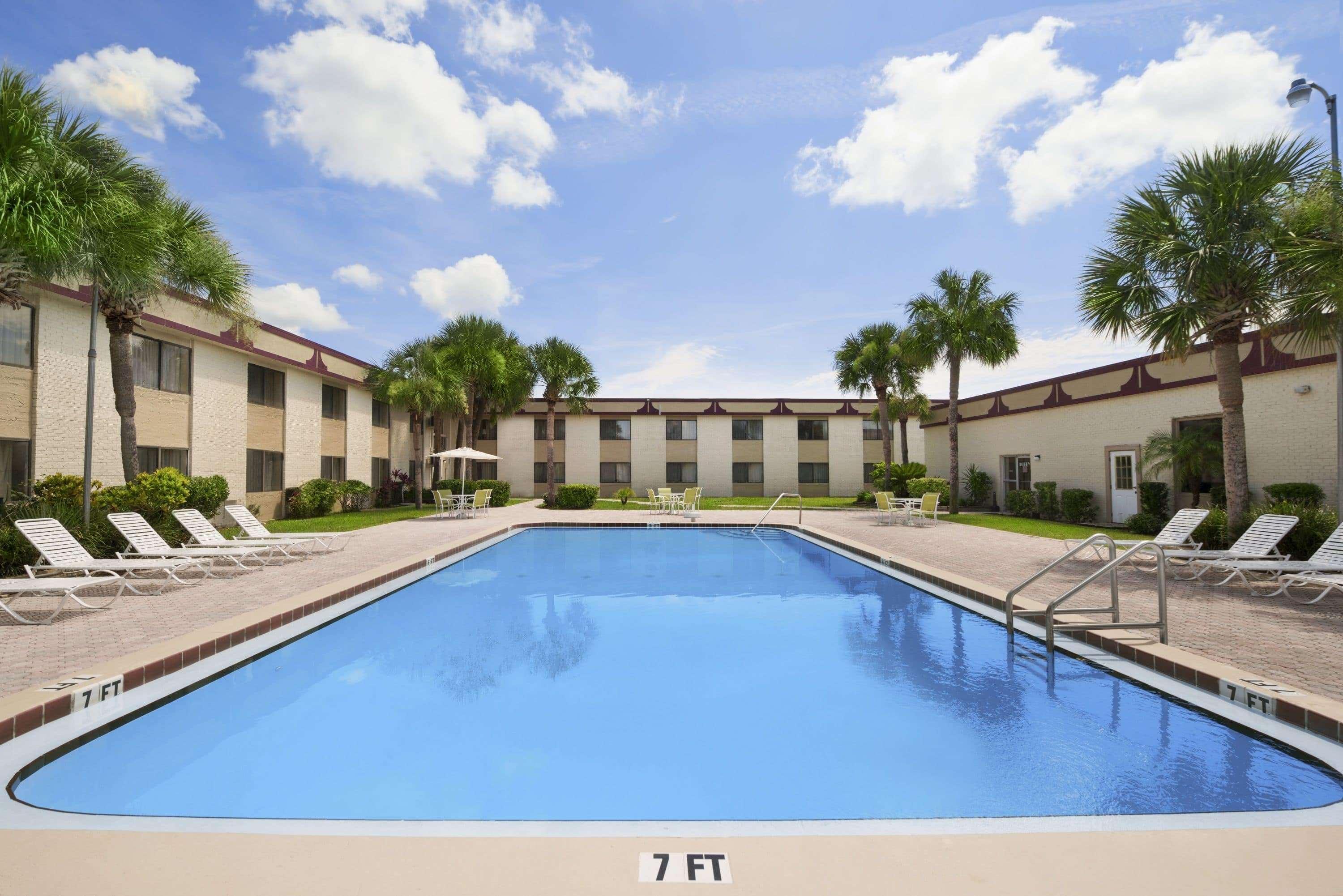 Space Coast Hotel Titusville-Kennedy Space Center Exterior photo