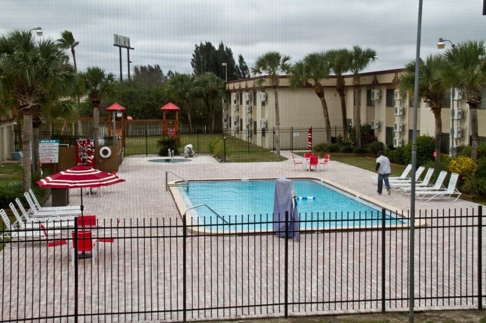 Space Coast Hotel Titusville-Kennedy Space Center Exterior photo