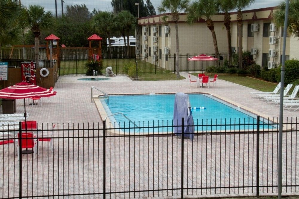 Space Coast Hotel Titusville-Kennedy Space Center Exterior photo